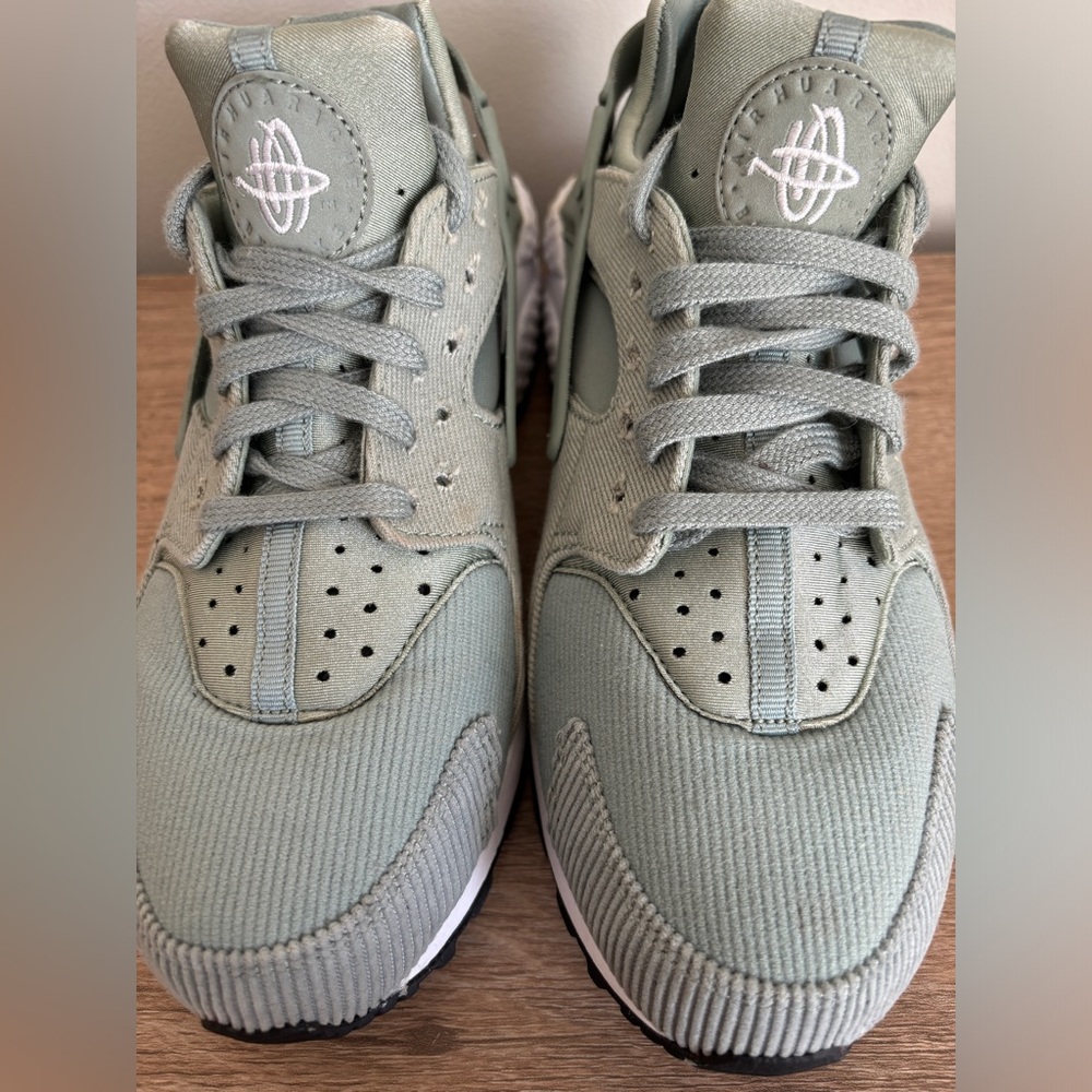 Nike Air Huarache SE Mica Green - Picture 3 of 15
